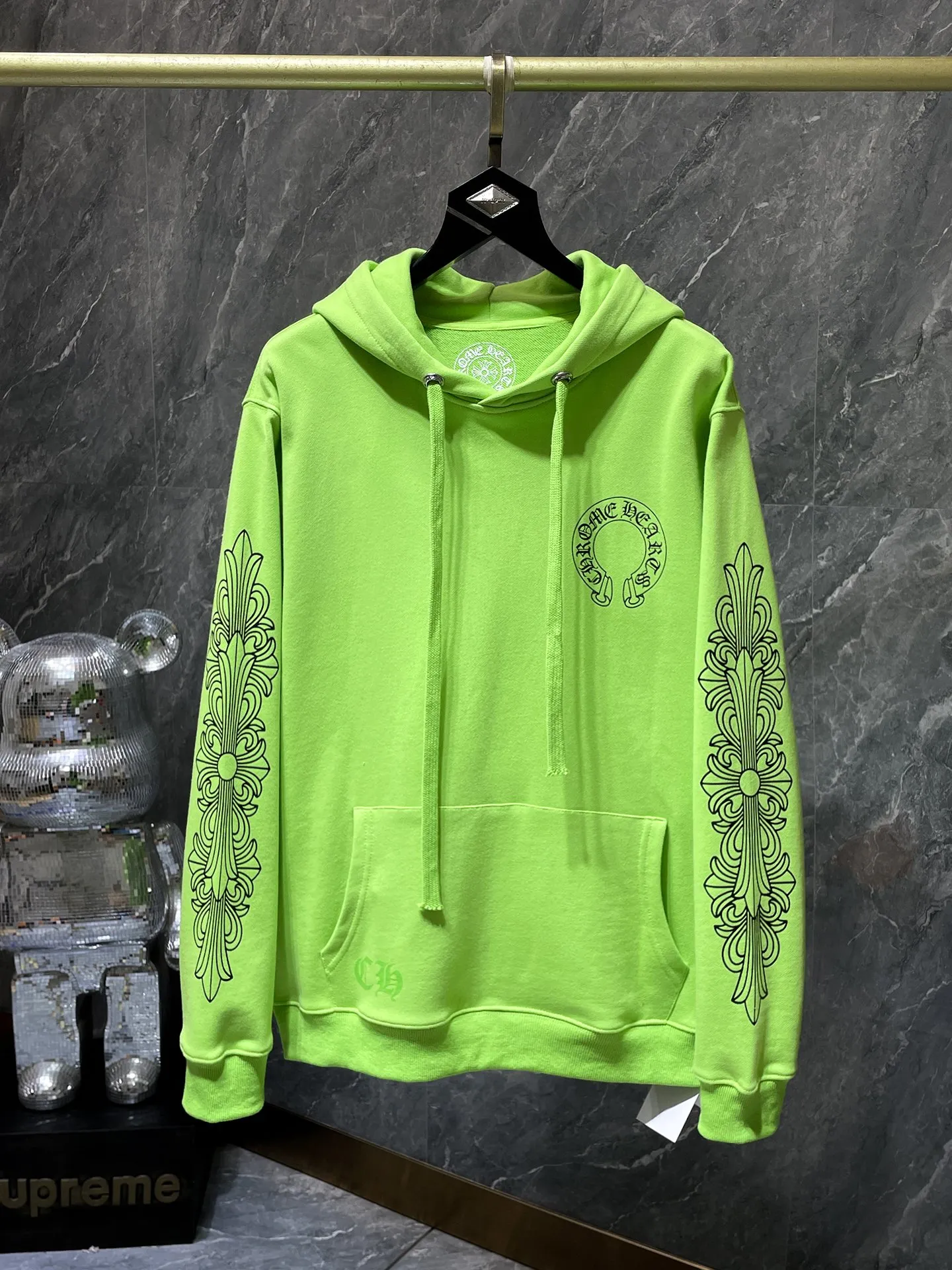 P240 Chrome Hearts Autumn and Winter 2025 Counter synchronization High-weight, environmentally friendly and high-quality top-quality fabrics Chrome Miami Ultra Limited Arm Horseshoe Hoody Counter synchronization 1:1 replica version Recommended colors: Limited green Limited orange Sizes: S, M, L, XL